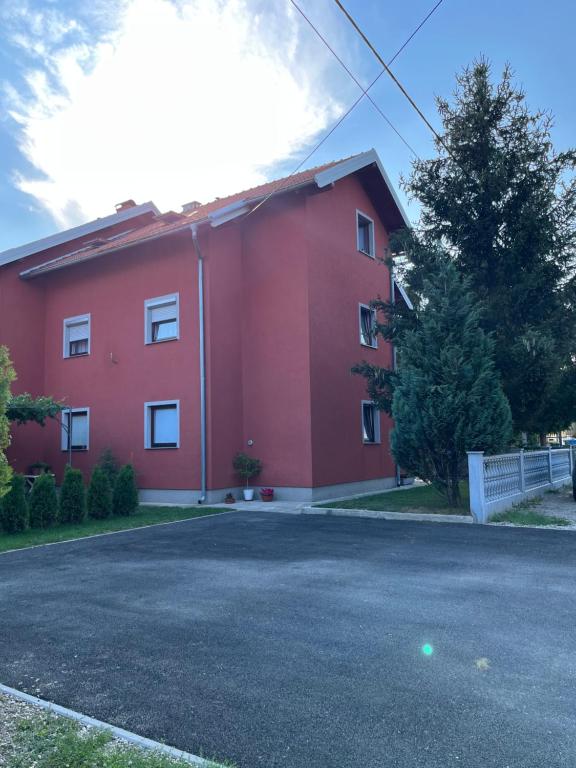 Budova, v ktorej sa apartmán nachádza