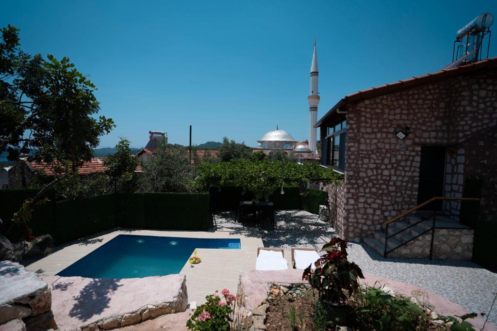 Вид на бассейн в Villa Asmaaltı или окрестностях
