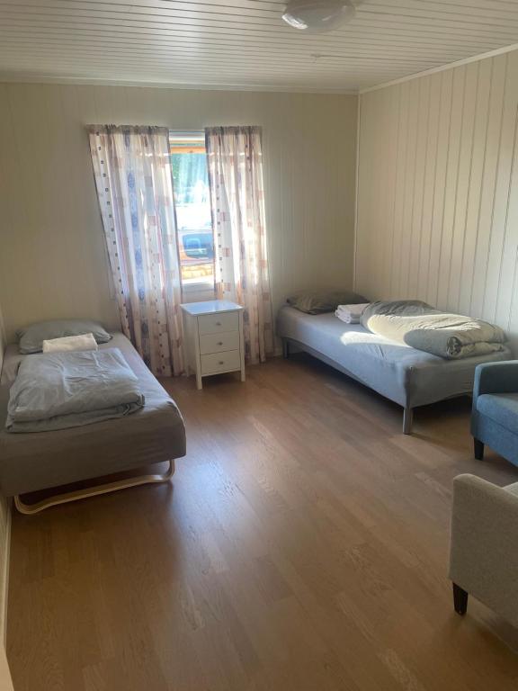 Postel nebo postele na pokoji v ubytování Harran Gjestehus