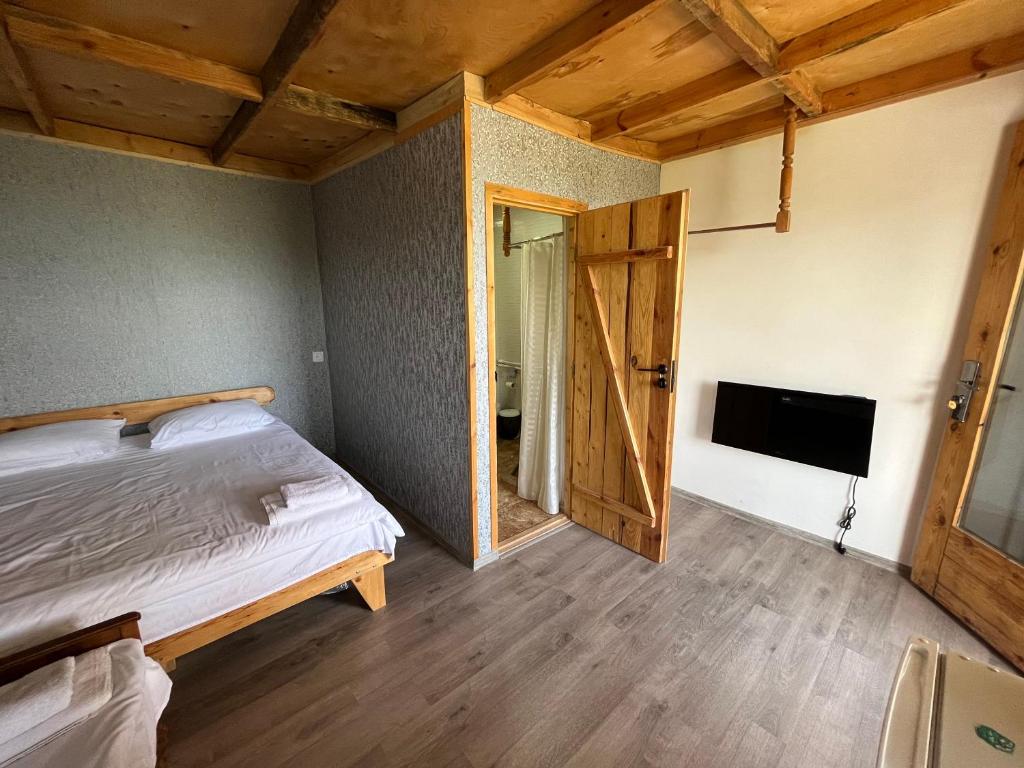 Postel nebo postele na pokoji v ubytování Forest INN