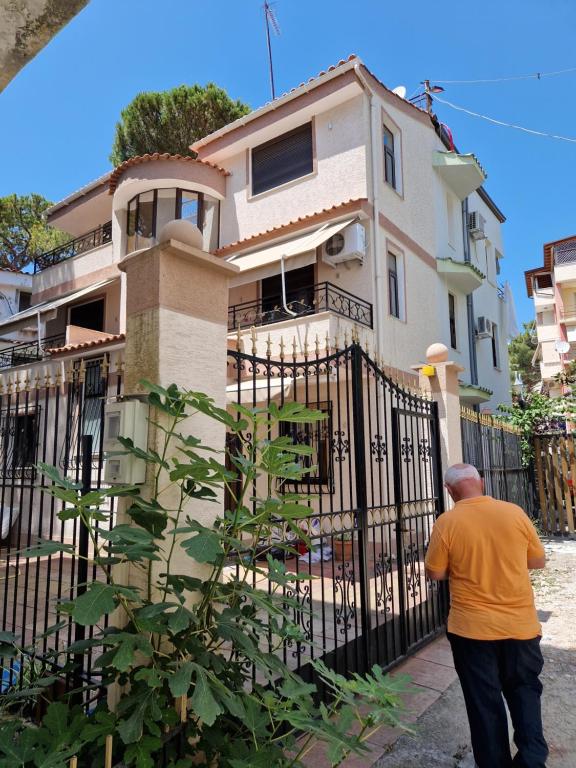 Vila Golem - Image 1