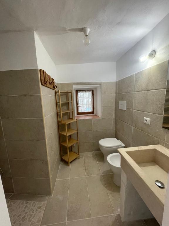 Et badeværelse på Il Grottino By Gargà Residency