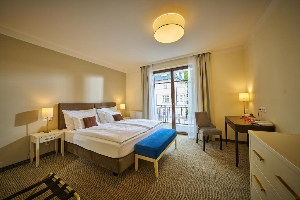 Postel nebo postele na pokoji v ubytování Wellness Hotel Queens