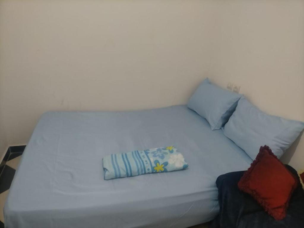 Una cama o camas en una habitación de Appartement Fnideq