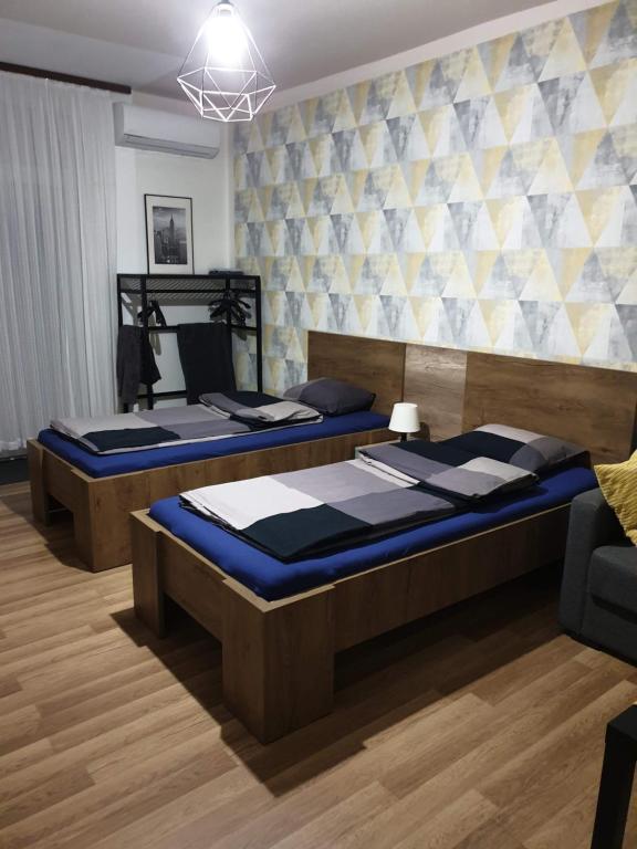 Posteľ alebo postele v izbe v ubytovaní Green Apartman Salgótarján