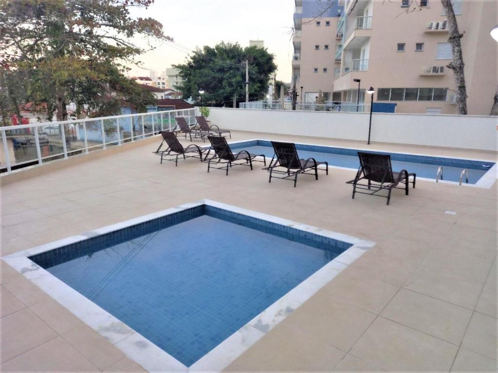A piscina localizada em Apartamento Recanto Praia Grande - Mar, Ar, Churrasqueira, Piscina e Sauna ou nos arredores
