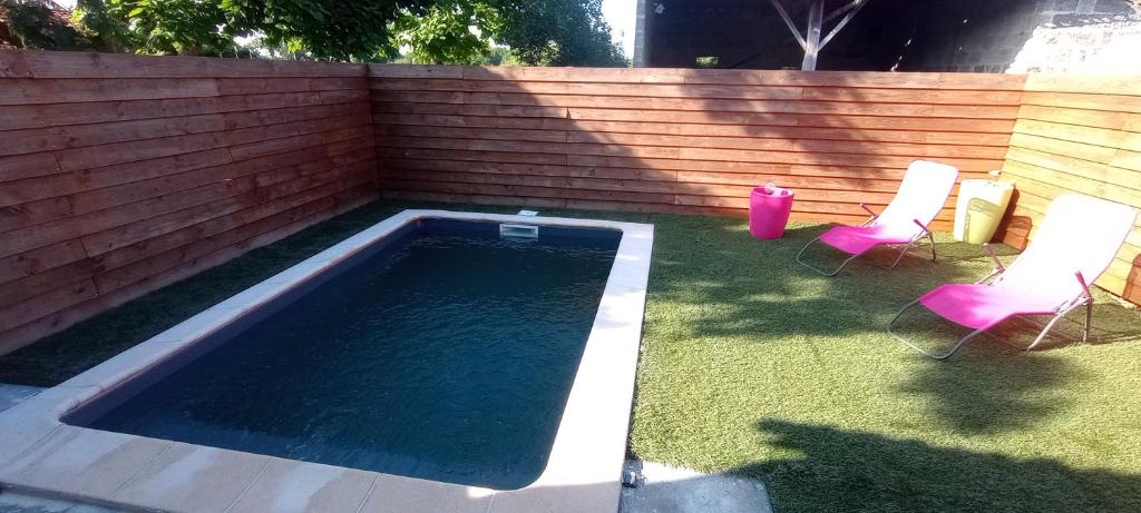Kolam renang di atau dekat dengan Logis de ReuNeuBeuL
