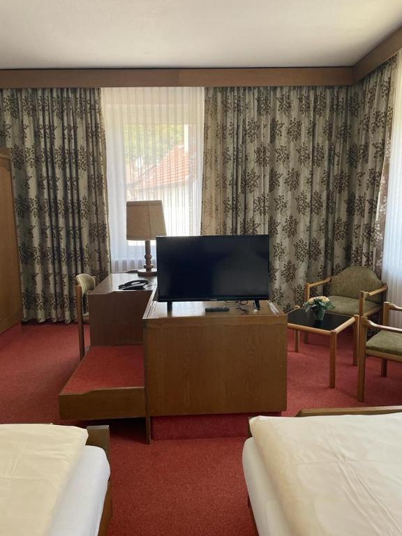 TV a/nebo společenská místnost v ubytování Hotel zum Markgrafen