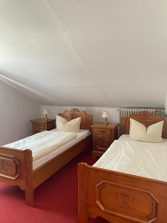 Postel nebo postele na pokoji v ubytování Hotel zum Markgrafen