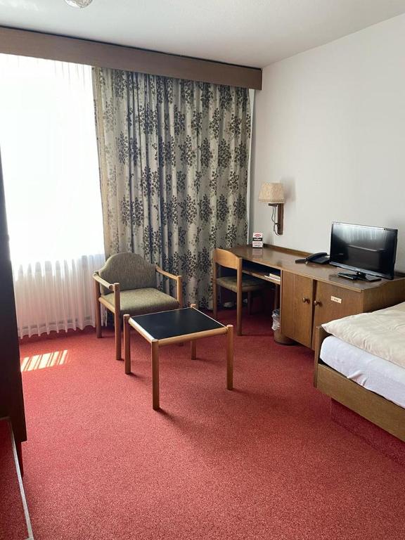 Postel nebo postele na pokoji v ubytování Hotel zum Markgrafen
