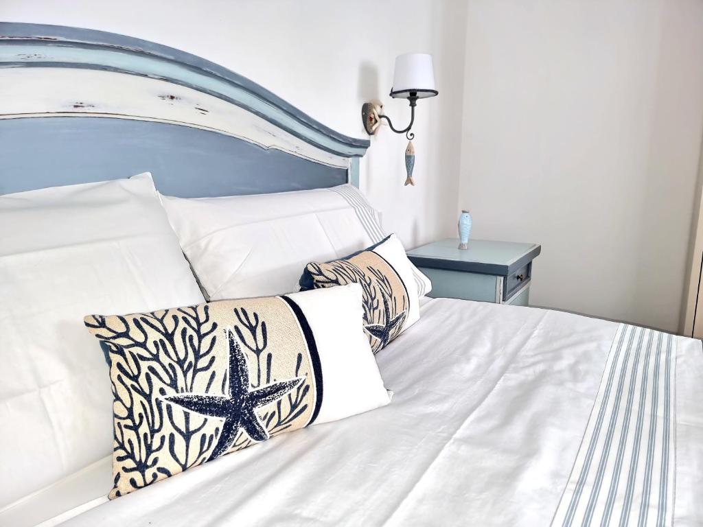 Golden House - Deluxe Room