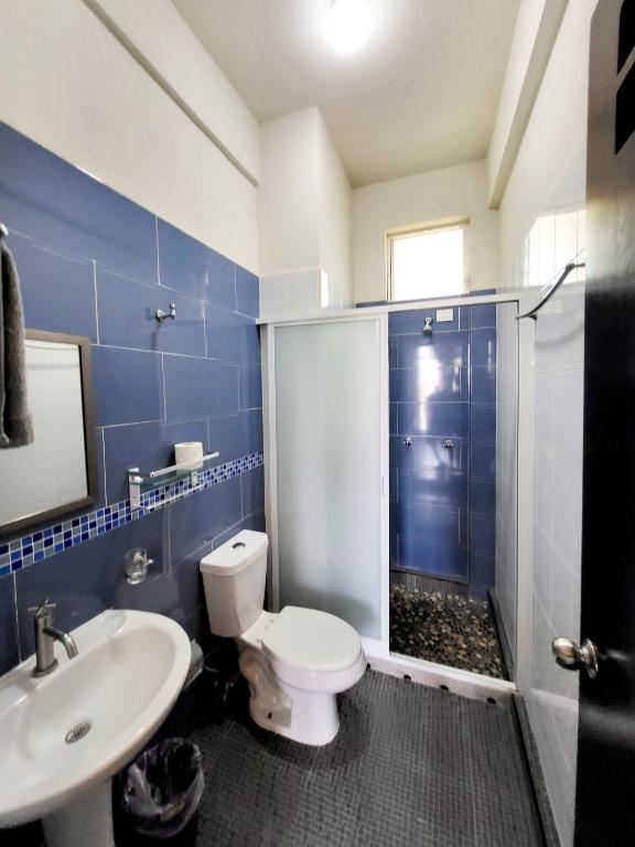 a bathroom with a toilet and a sink and a shower at Casa Puerto Bonito & Private Coworking in Puerto Escondido