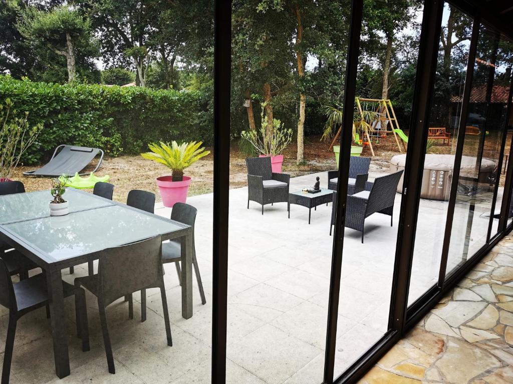 Zdjęcie z galerii obiektu Landaise *SPA Terrain arboré w mieście Azur