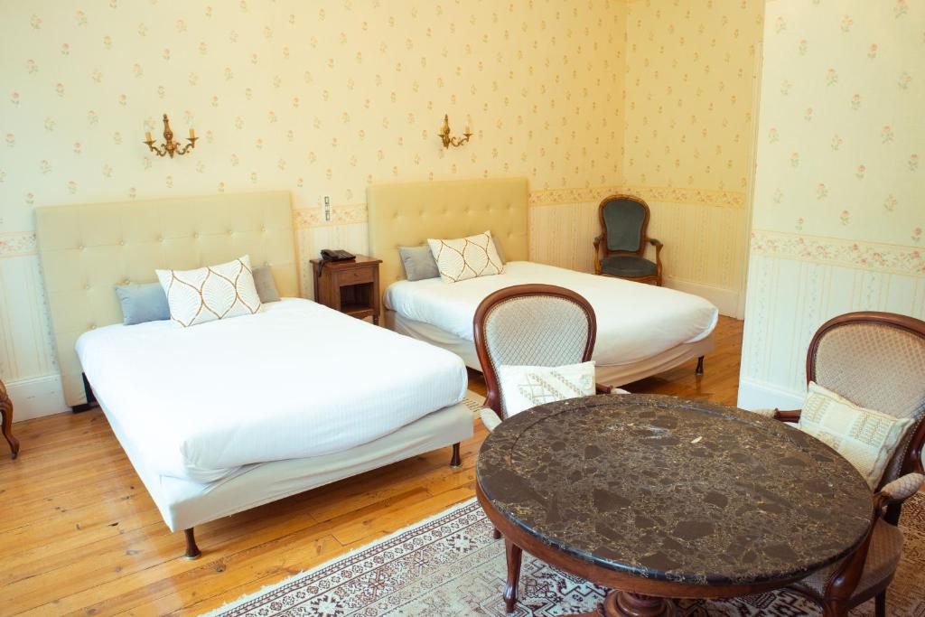 Postel nebo postele na pokoji v ubytování Grand Hôtel du Parc