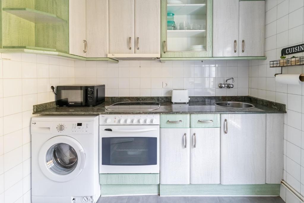 Kuchyň nebo kuchyňský kout v ubytování Moderno apartamento en pleno centro
