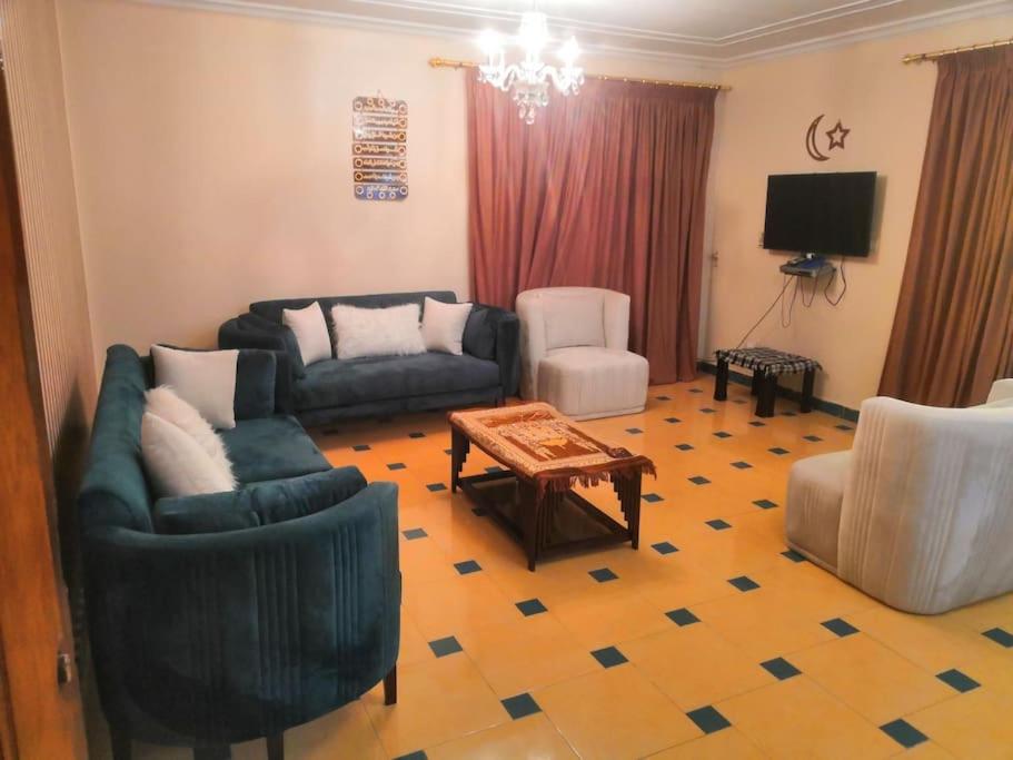 A spacious fully furnished apartment in Nasr City., Kairo