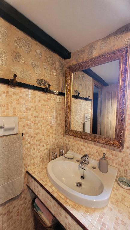 A bathroom at La casita "A de Naval"