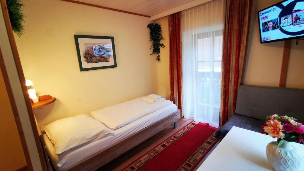 Postel nebo postele na pokoji v ubytování Gasthof Geronimo