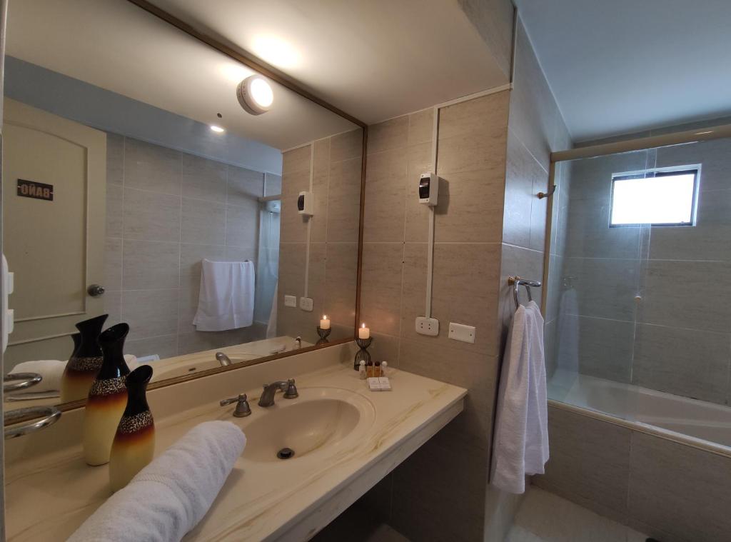 Koupelna v ubytování Inti Llaqta Hotel & Suites