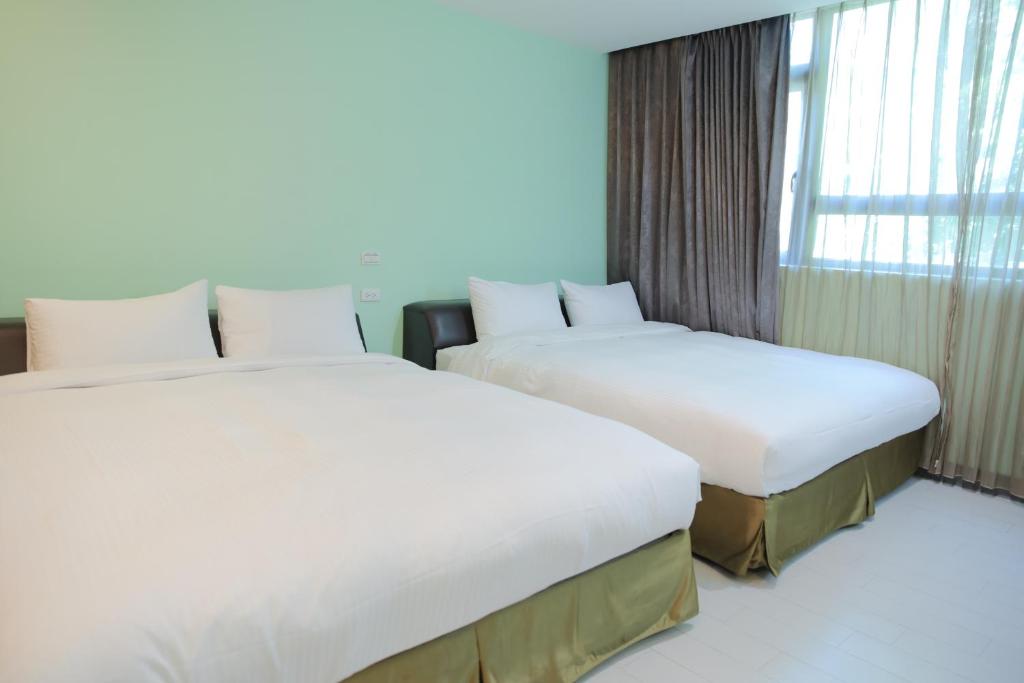 823 Tourist Hotel - Habitación Cuádruple Estándar