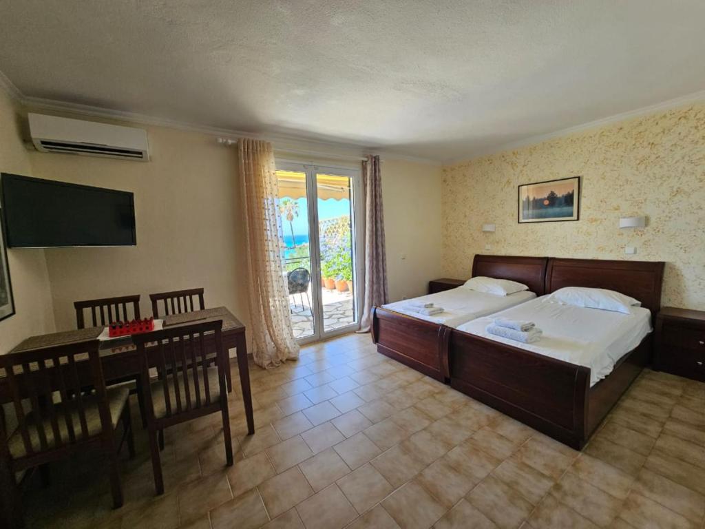 Łóżko lub łóżka w pokoju w obiekcie Corfu Glyfada Apartment 45