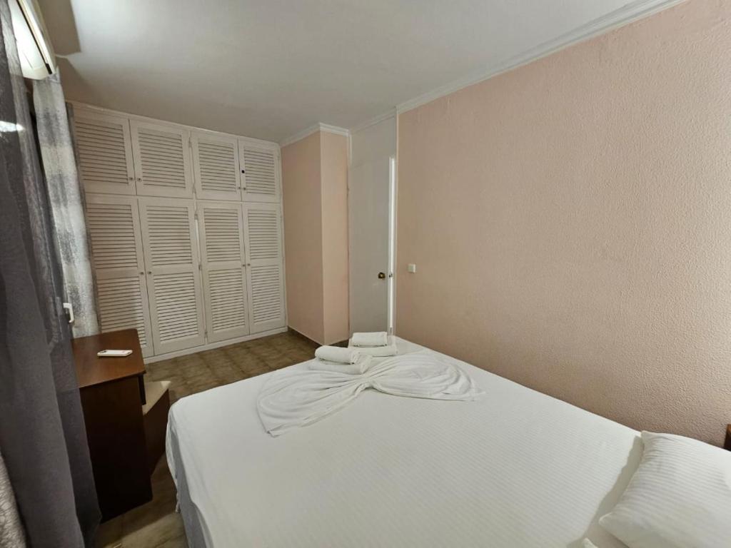 Łóżko lub łóżka w pokoju w obiekcie Corfu Glyfada Apartment 45