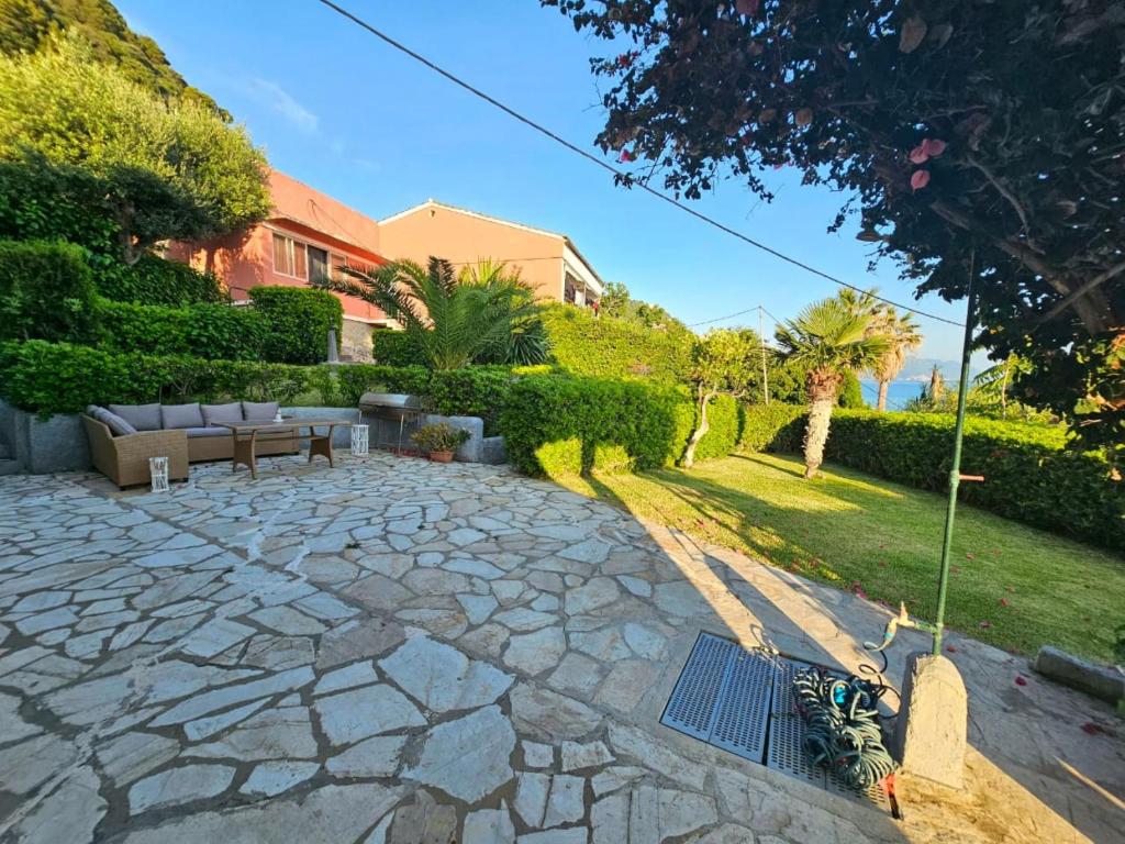Ogród w obiekcie Corfu Glyfada Apartment 45
