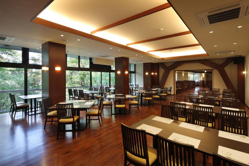 Restaurace v ubytování 仙台秋保温泉 篝火の湯 緑水亭