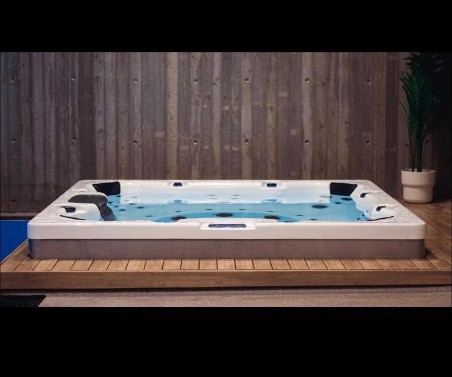 jacuzzi w obiekcie Årossanden feriesenter, Søgne, Kristiansand w mieście Kristiansand