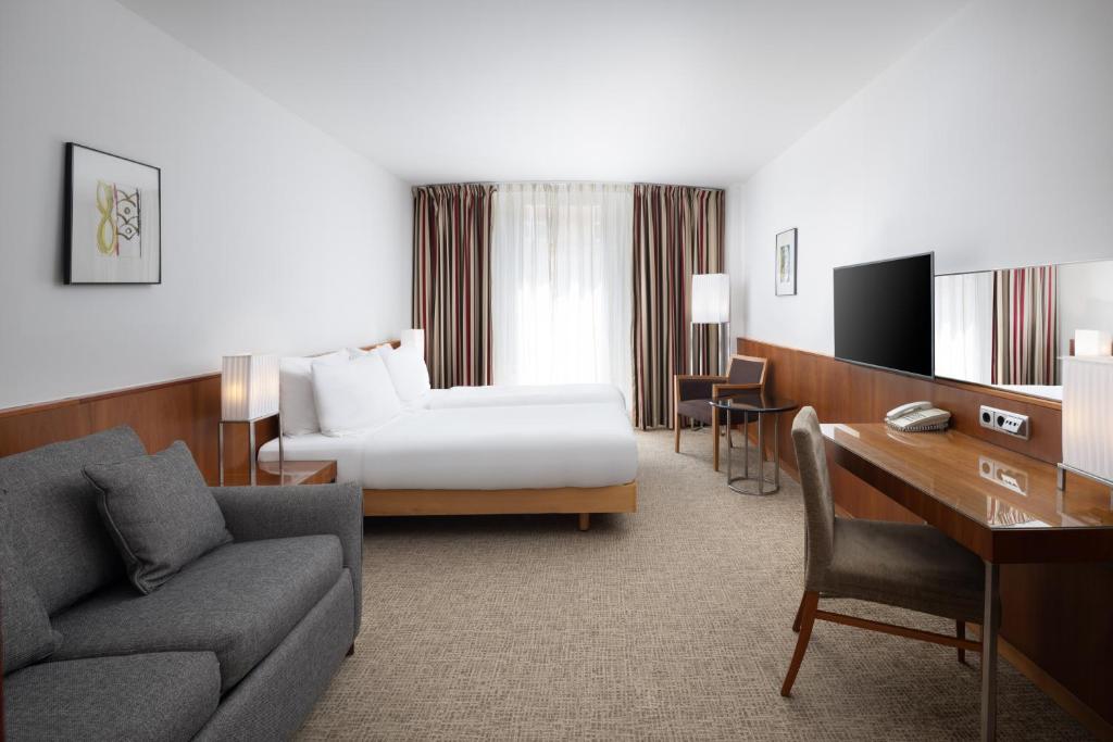 TV a/nebo společenská místnost v ubytování K+K Hotel Opera