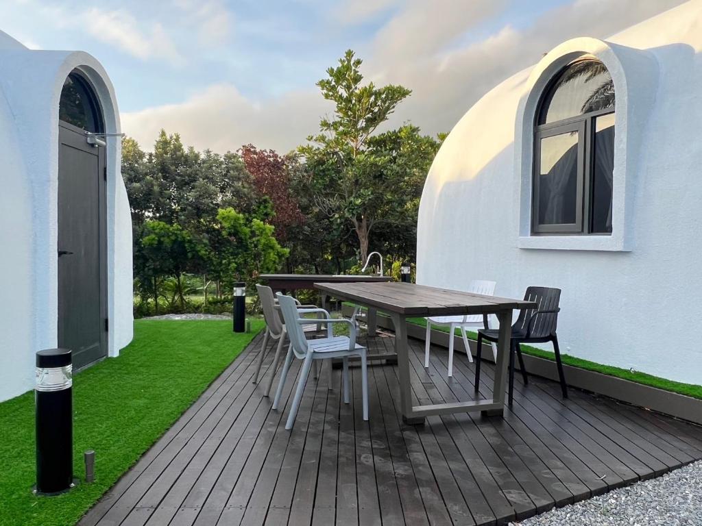 Garden sa labas ng 墾丁圓石灘 Kenting Pebble Beach