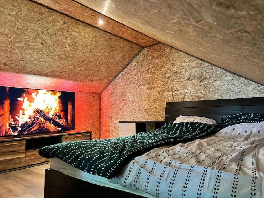 Postel nebo postele na pokoji v ubytování Sauna house with nearby observatory