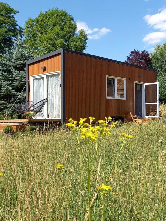 Zahrada ubytování Tinyhaus in 16845 Manker mitten im Dorf tiny house