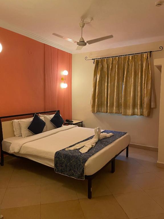 Postel nebo postele na pokoji v ubytování Aastha Escape Resort near Calangute Beach