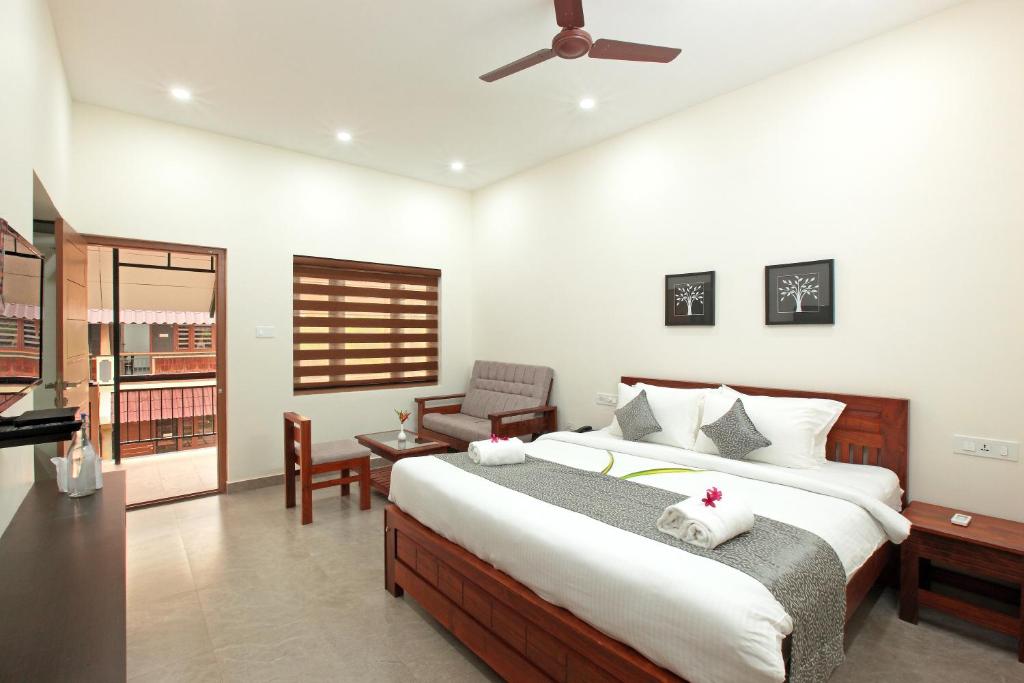 GREEN PLANET HOTEL - Deluxe Double Room With Balcony