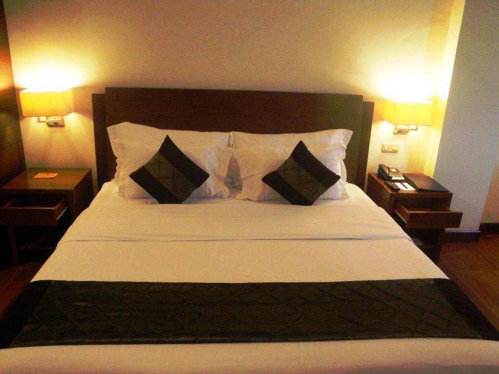 Postel nebo postele na pokoji v ubytování Manado Quality Hotel