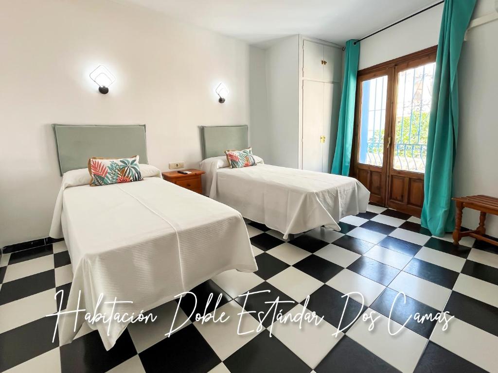 Posteľ alebo postele v izbe v ubytovaní Micaela Charming Hostal