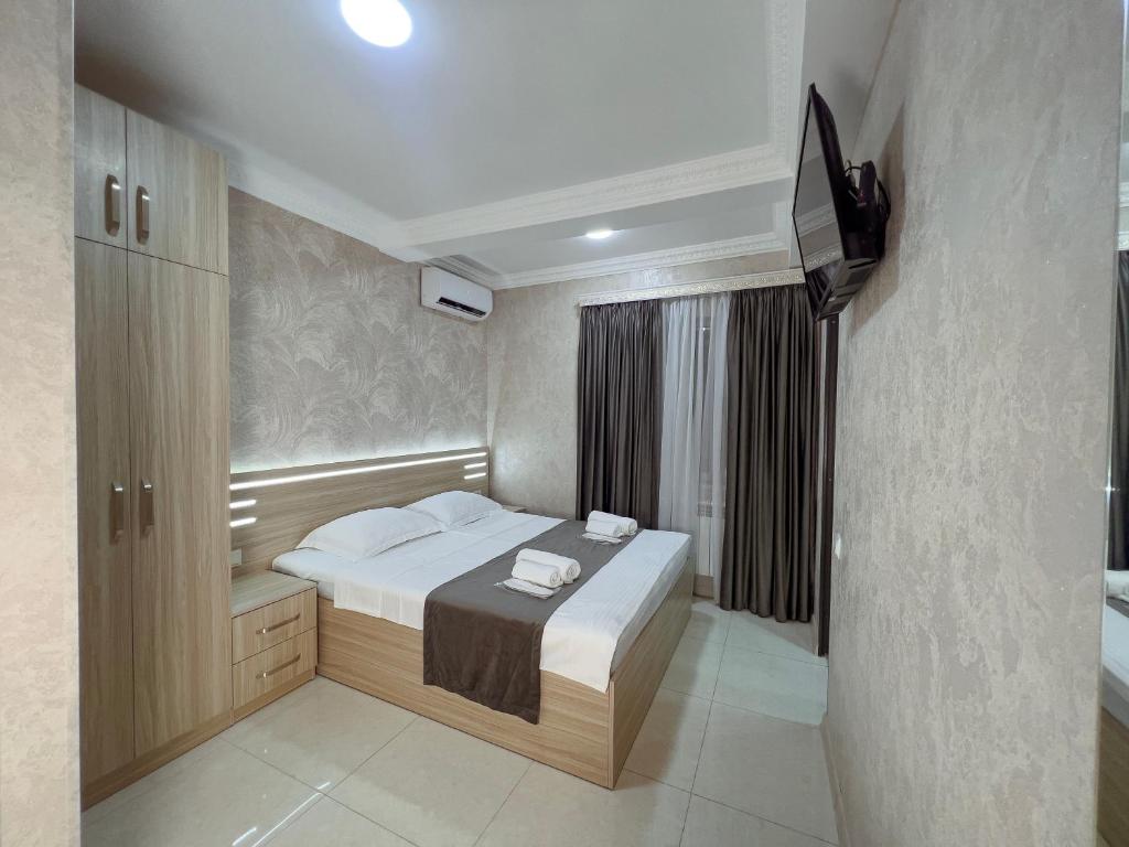 Postel nebo postele na pokoji v ubytování Opera Avenue Hotel