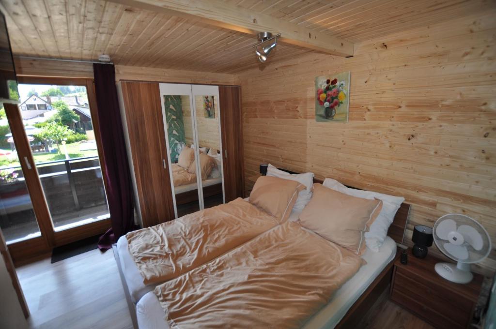 Postel nebo postele na pokoji v ubytování Kärnten Appartements