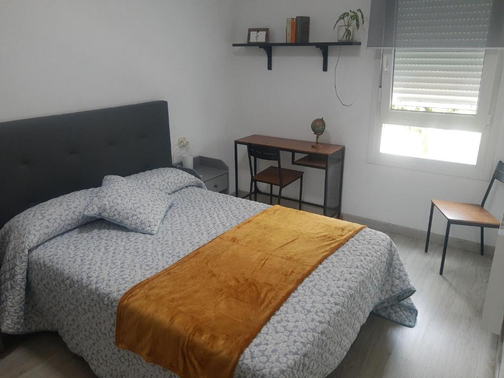 Säng eller sängar i ett rum på PARQUE DA MUSICA-COMPOSTELA