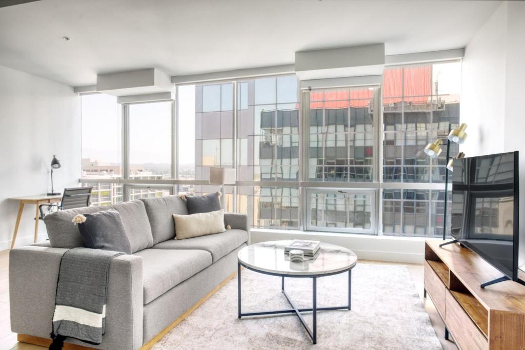 Apartment Koreatown Studio w Coworking Pool nr Metro LAX872, Los