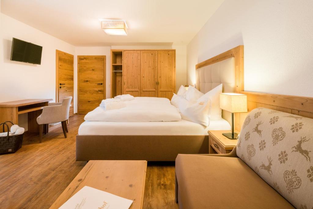 Postel nebo postele na pokoji v ubytování Hotel Englhof