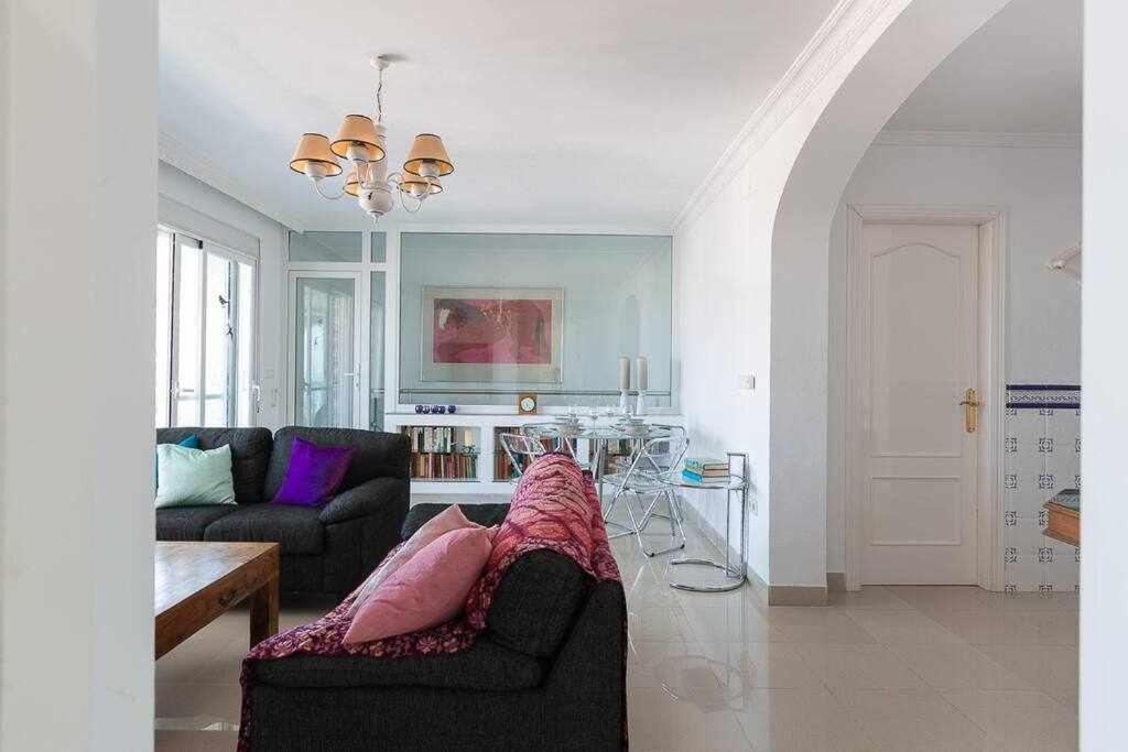Fotografie z fotogalerie ubytování Villa María con Piscina playa y vistas v destinaci Caleta De Velez