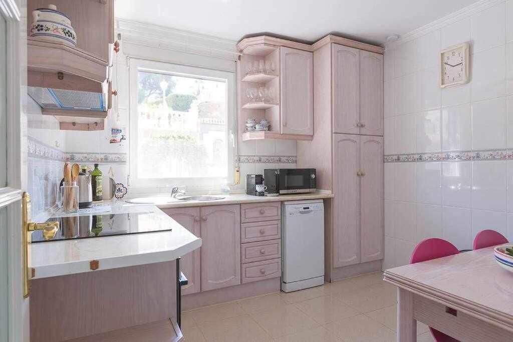 Fotografie z fotogalerie ubytování Villa María con Piscina playa y vistas v destinaci Caleta De Velez