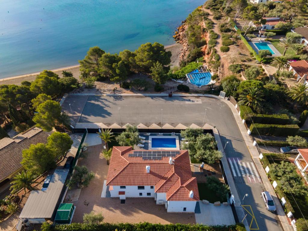 an aerial view of a house with a pool at Villa de lujo EL MIRADOR in L'Ampolla