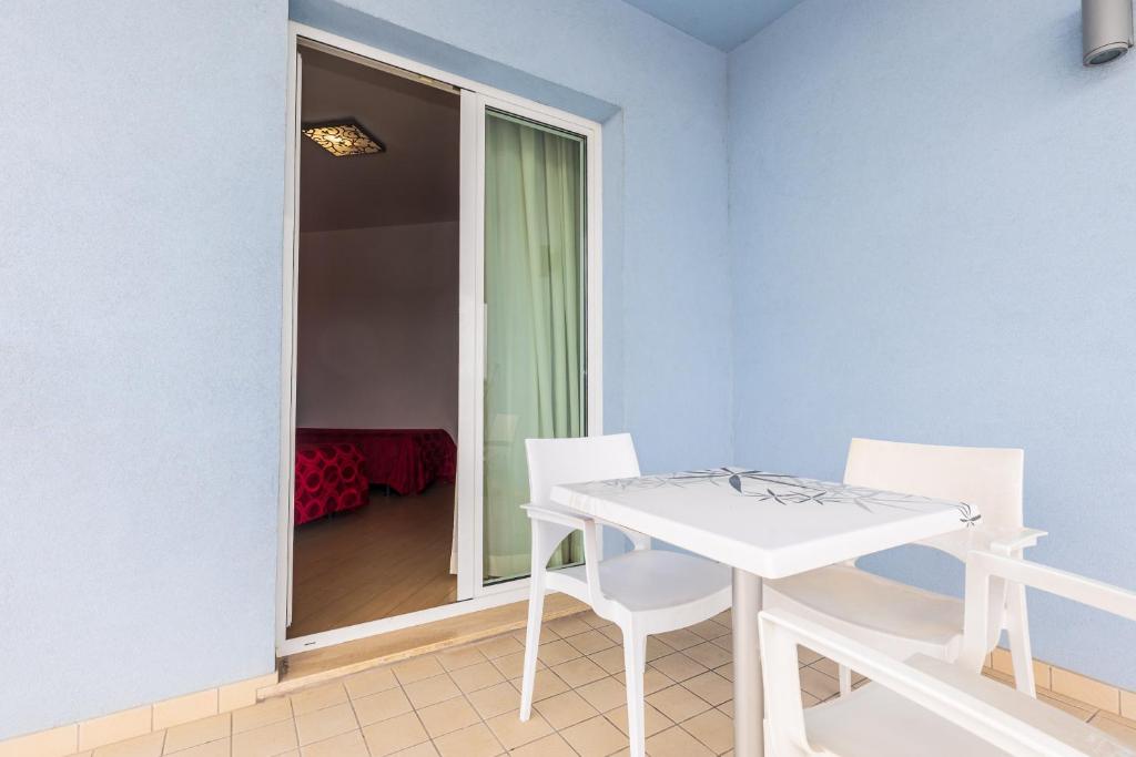 Kiara Residence - Studio (3 Adults)