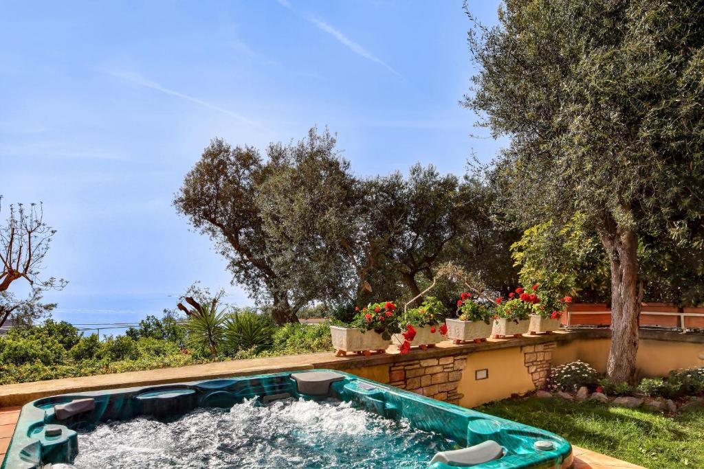 a swimming pool in a backyard with a swimming pool at Il Dolce Rifugio in Sorrento