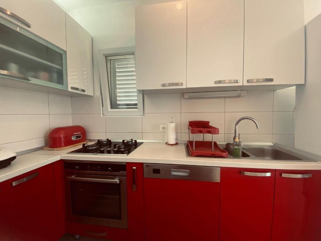 Kuchnia lub aneks kuchenny w obiekcie Island Šolta Comfort apartment Modesty