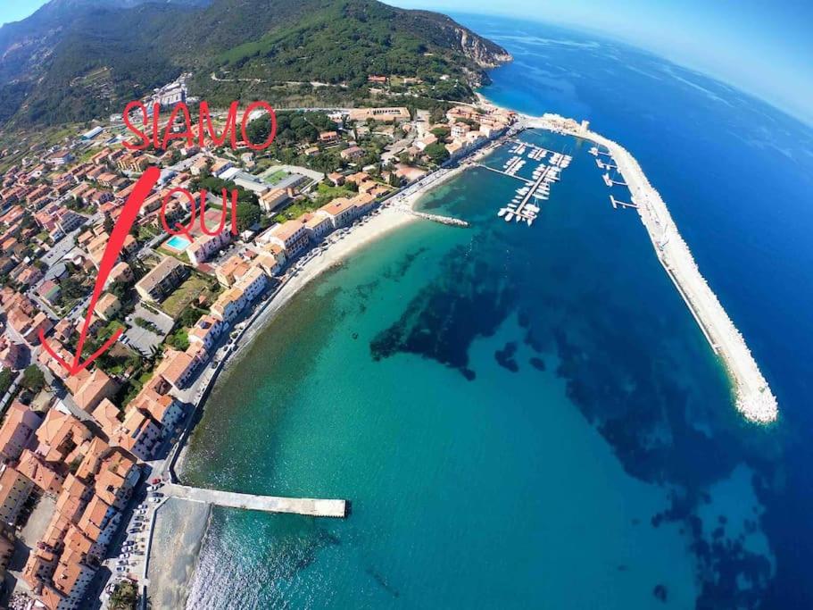 an aerial view of a beach and the ocean at Casa Lucietta, 30 mt dal mare e posto auto privato in Marciana Marina
