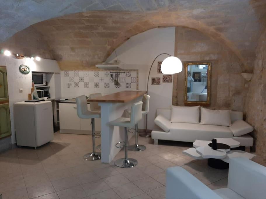 Photo de la galerie de l'établissement Appartement cosy et climatisé au cœur d'Uzès, à Uzès